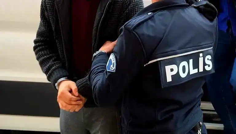 İzmir'de Büyük Kaçakçılık Operasyonu: 2 Tutuklama